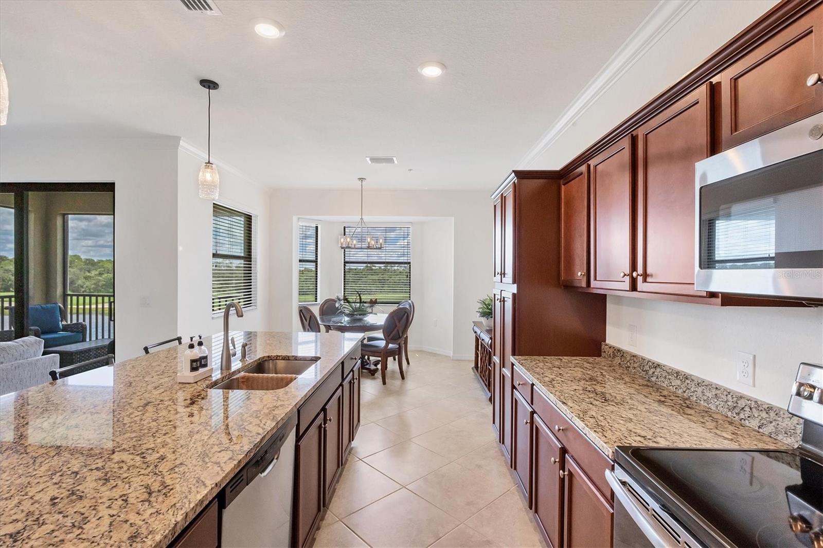 Image 15 of 73 For 16904 Vardon Terrace 401