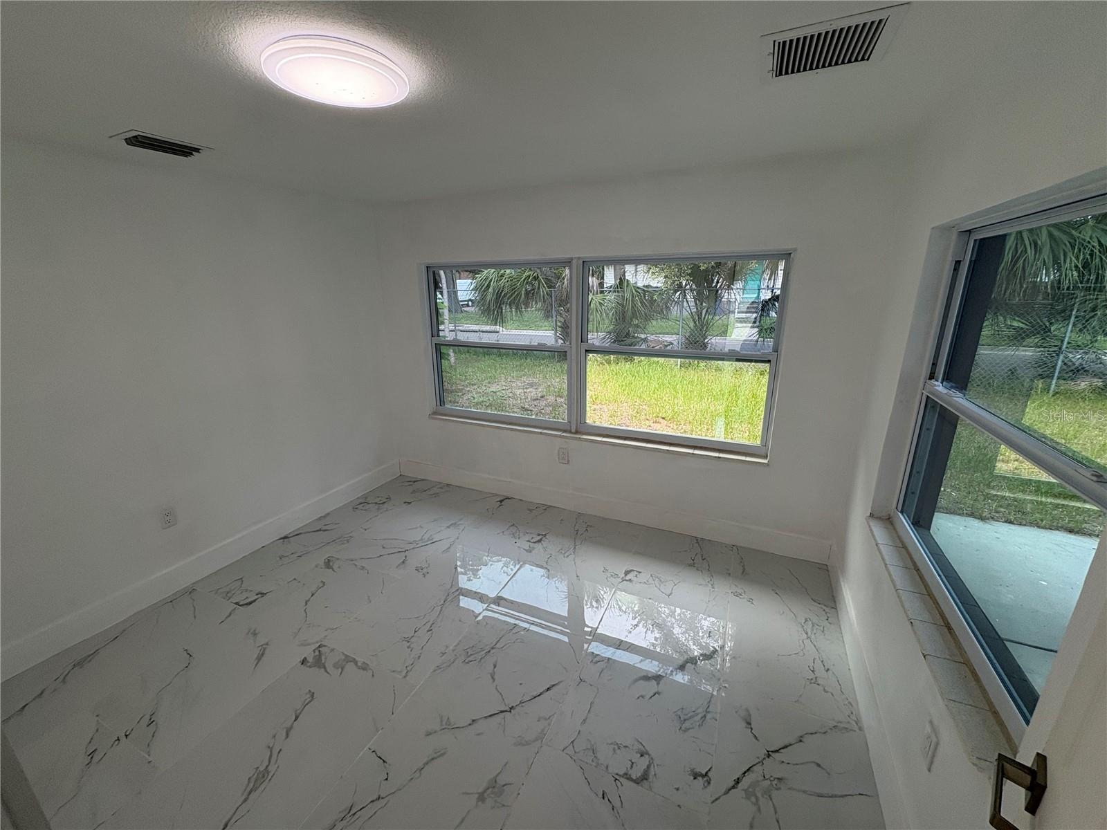 Image 22 of 38 For 547 16th Avenue S