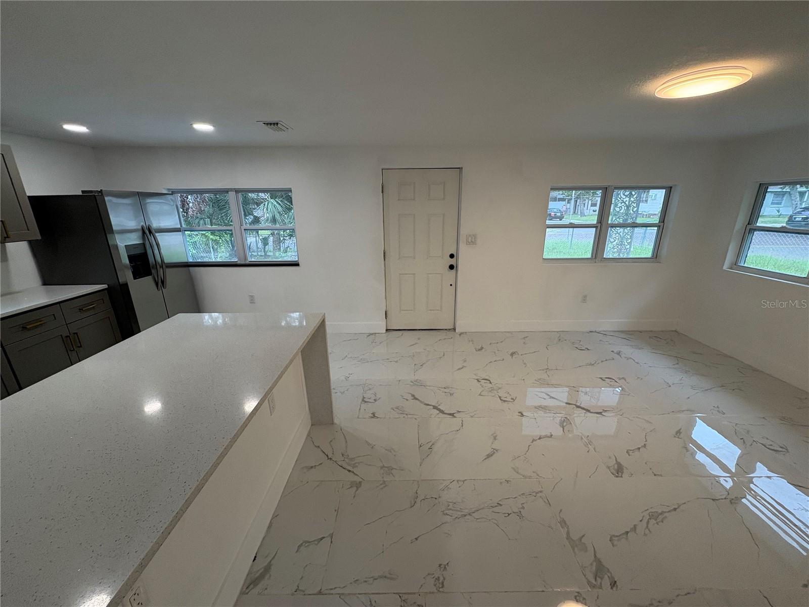 Image 4 of 38 For 547 16th Avenue S