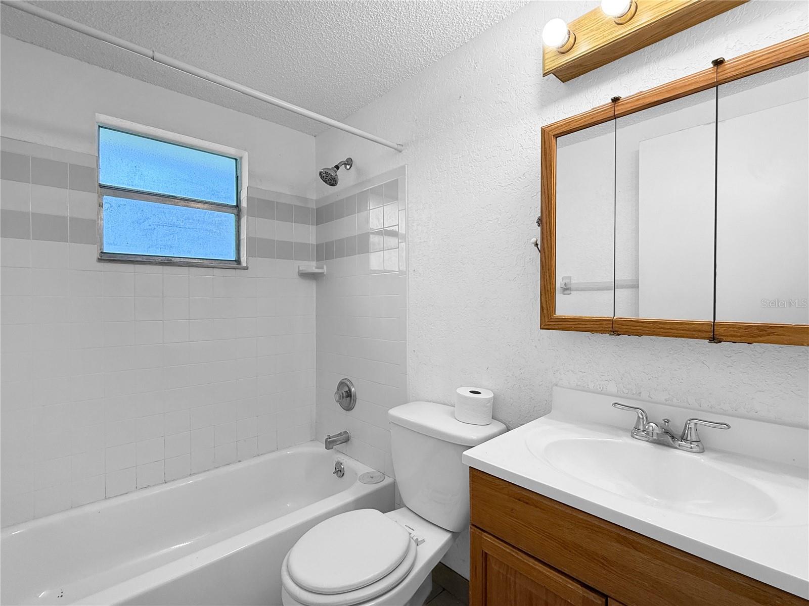 Image 17 of 27 For 635 Lewis Street