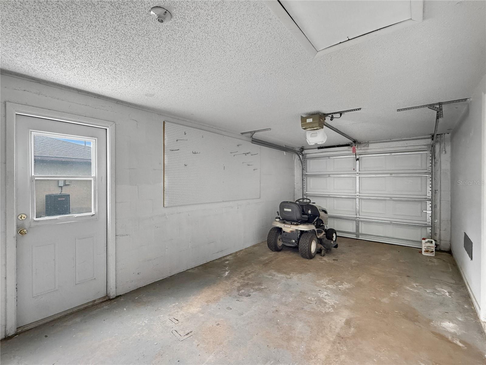 Image 19 of 27 For 635 Lewis Street