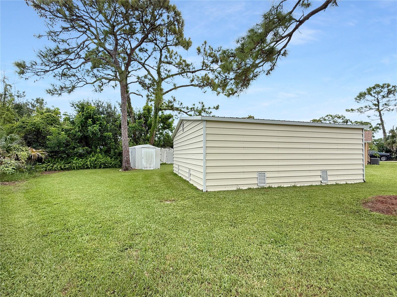 Image 21 of 27 For 635 Lewis Street