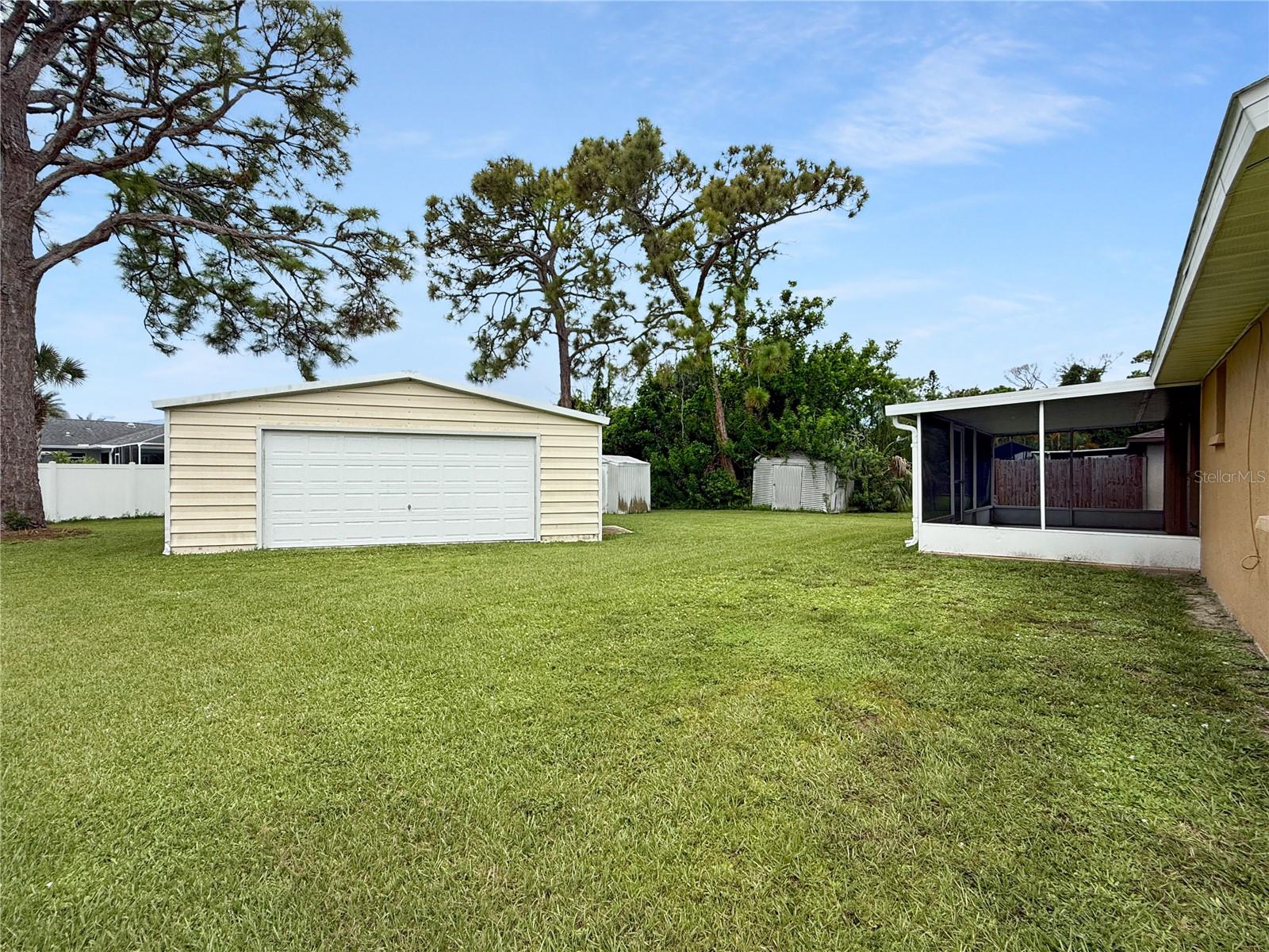 Image 22 of 27 For 635 Lewis Street