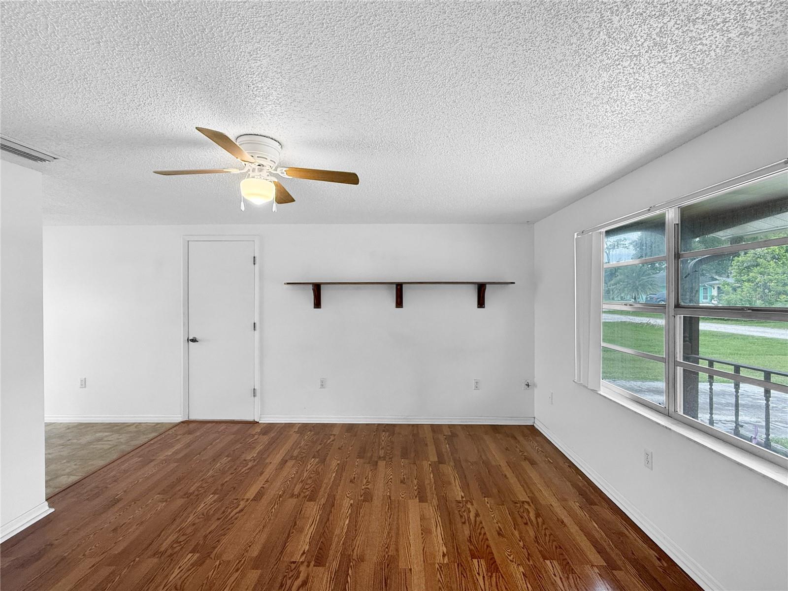 Image 6 of 27 For 635 Lewis Street