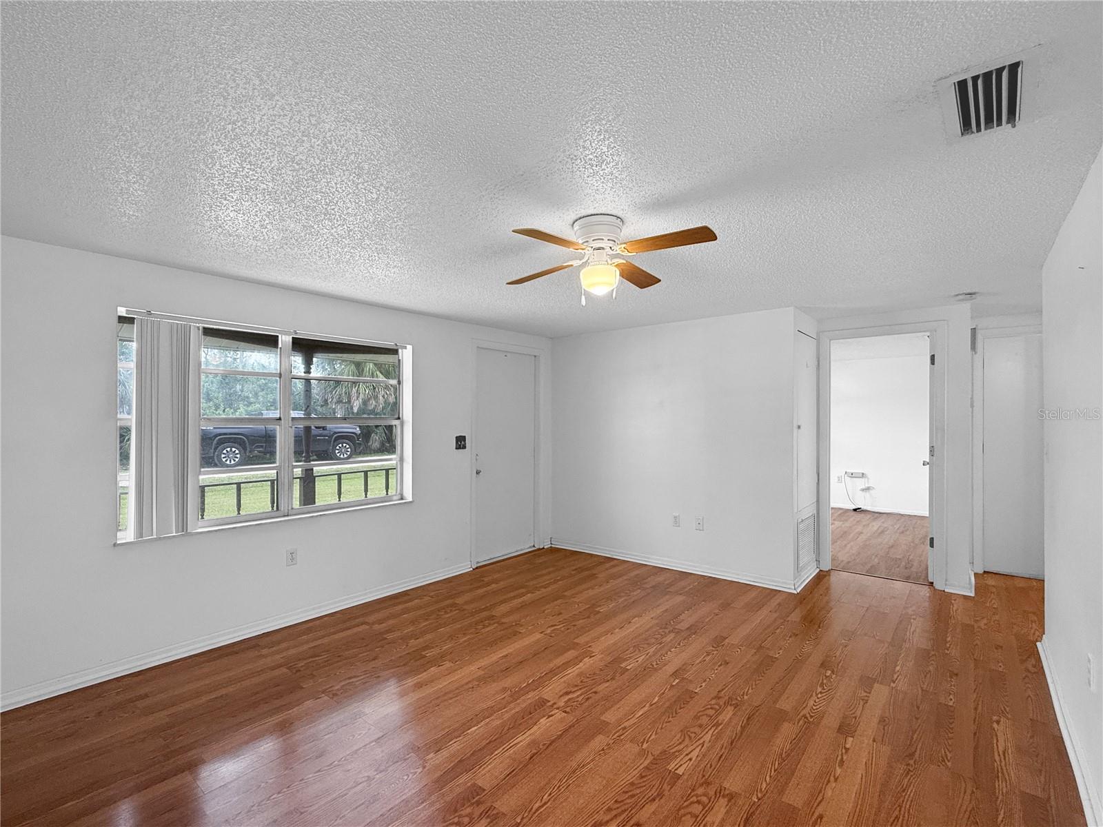 Image 8 of 27 For 635 Lewis Street