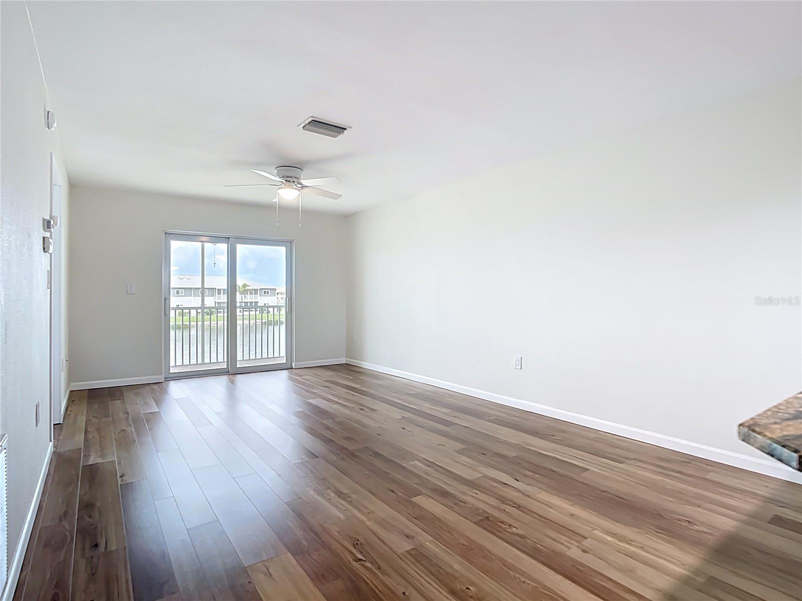 Image 10 of 40 For 12538 Kingsway Circle 907