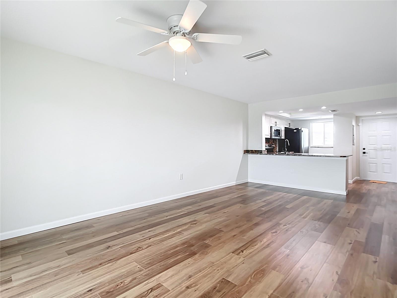 Image 14 of 40 For 12538 Kingsway Circle 907
