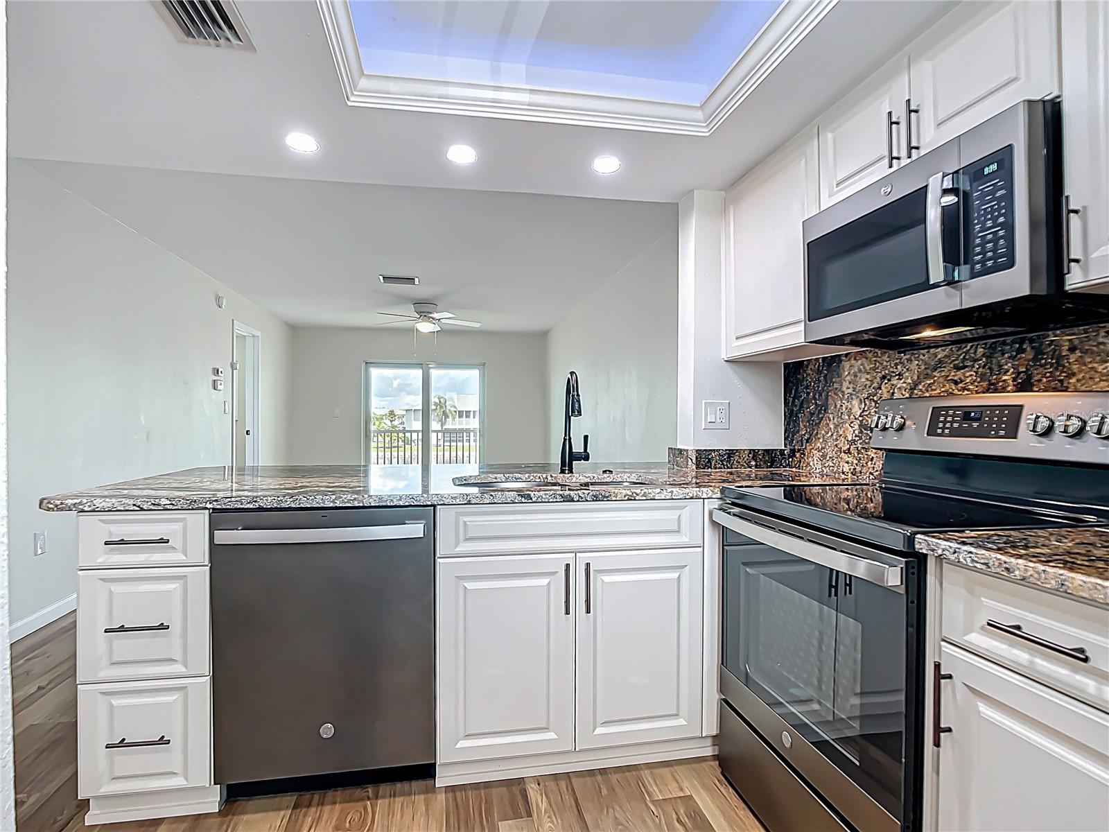 Image 9 of 40 For 12538 Kingsway Circle 907