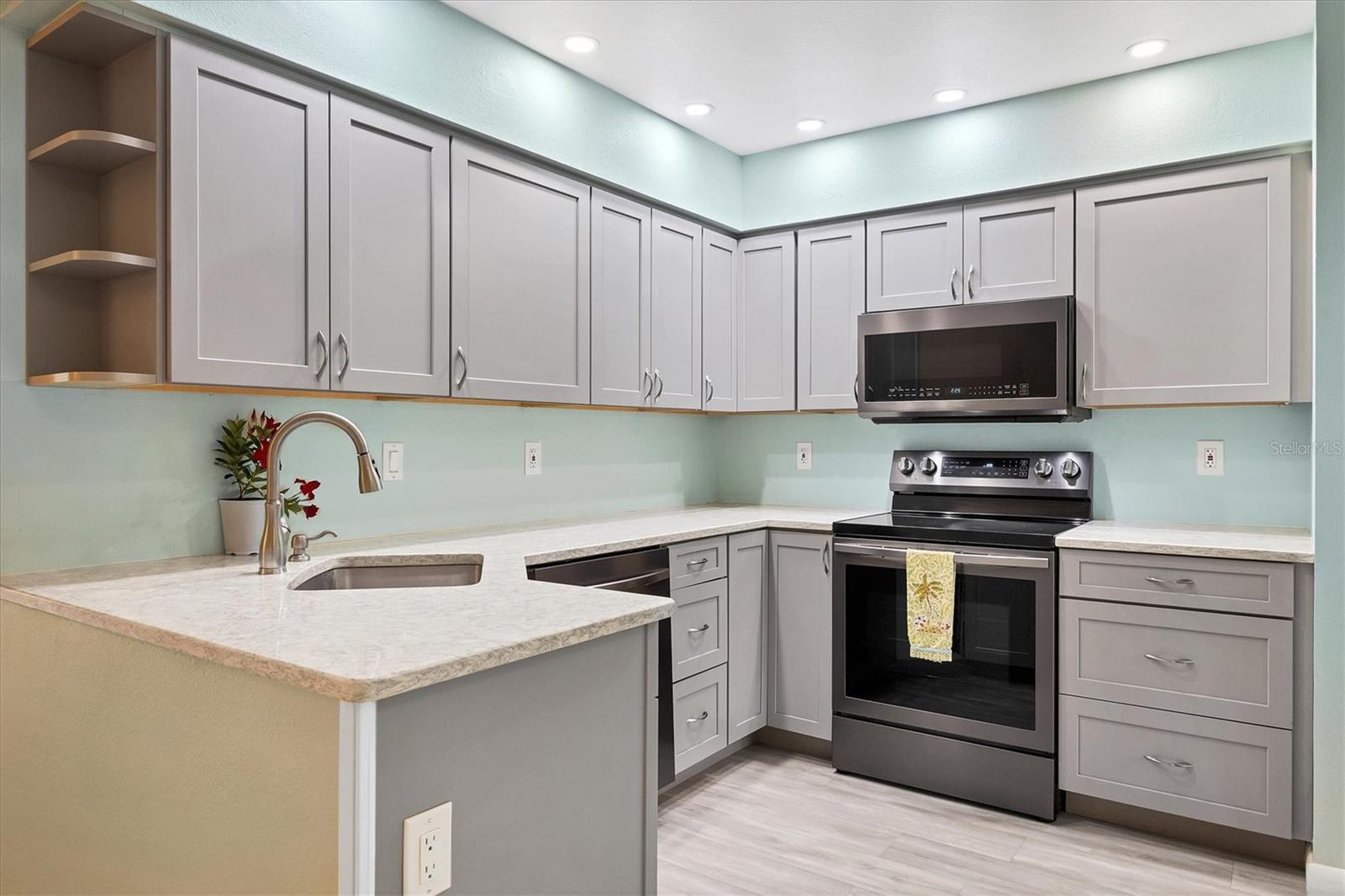 Image 9 of 48 For 7117 28th Ave  7117
