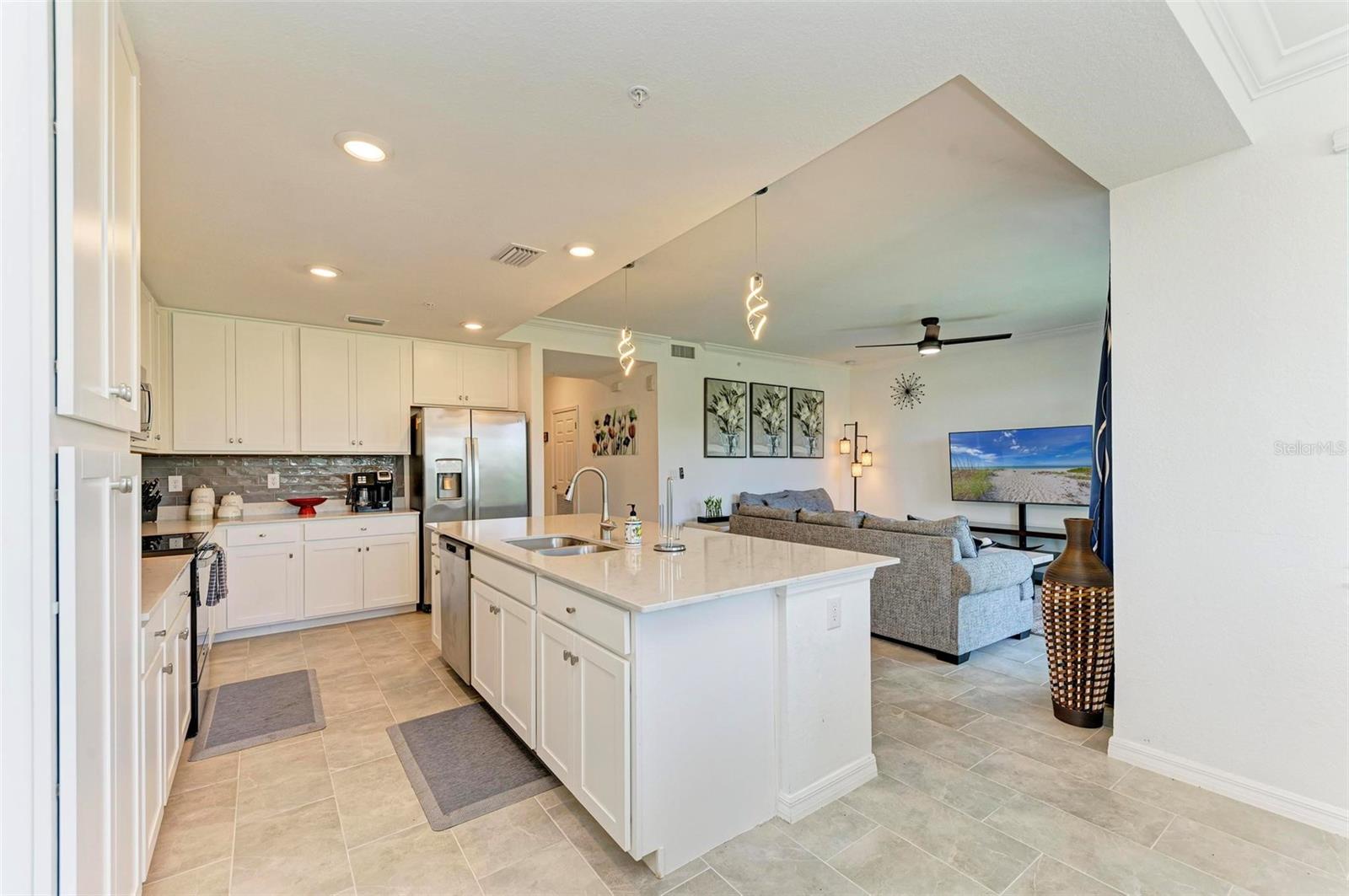 Image 15 of 73 For 18028 Gawthrop Drive 102