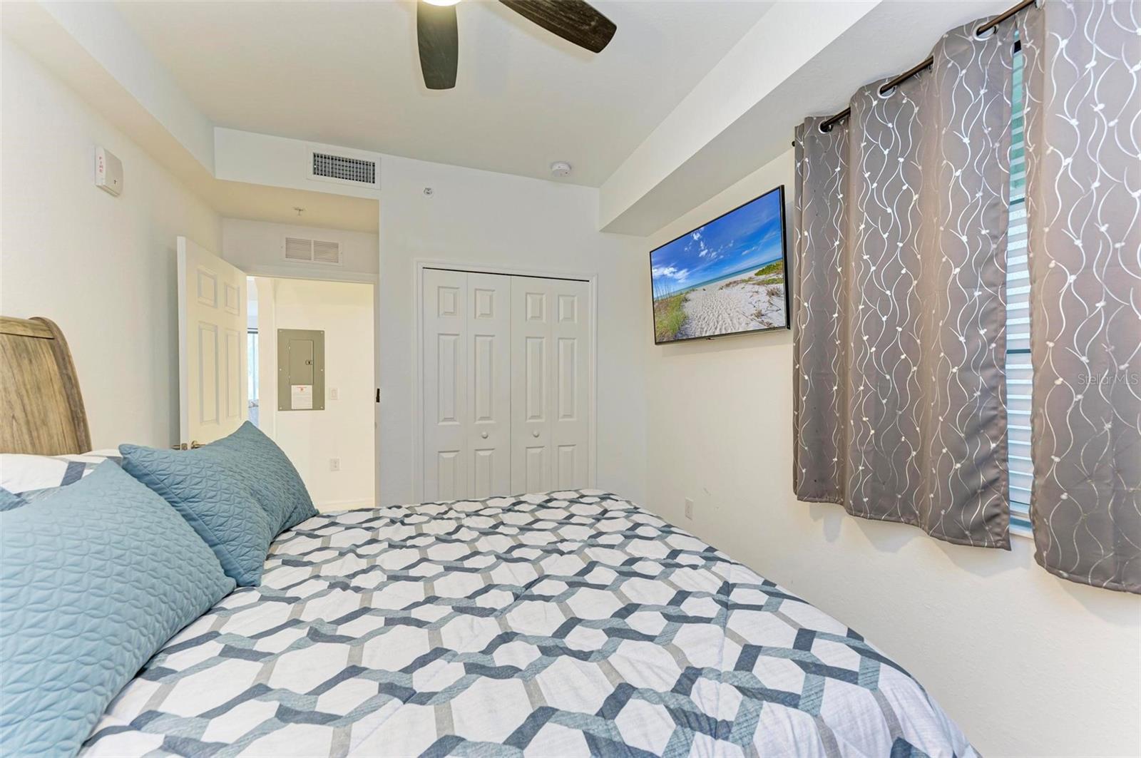 Image 23 of 73 For 18028 Gawthrop Drive 102