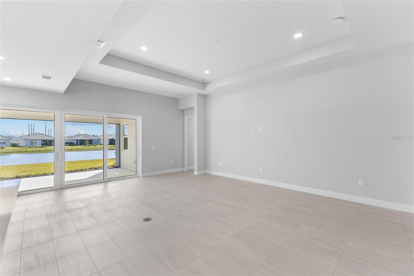 Image 14 of 46 For 8071 Slipway Drive
