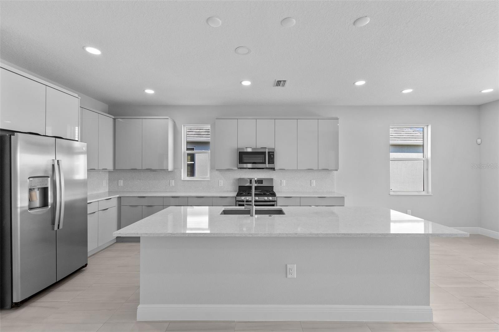 Image 4 of 46 For 8071 Slipway Drive