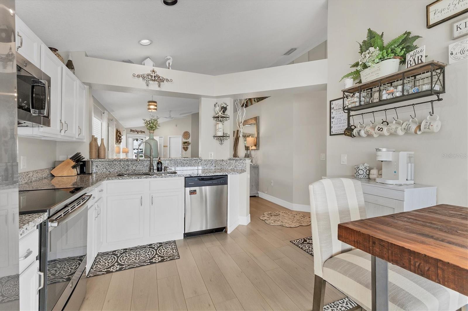 Image 10 of 33 For 7216 48th Avenue E