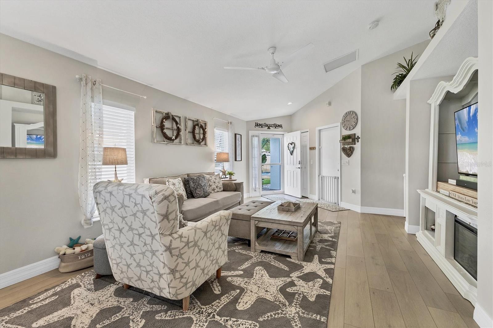 Image 6 of 33 For 7216 48th Avenue E