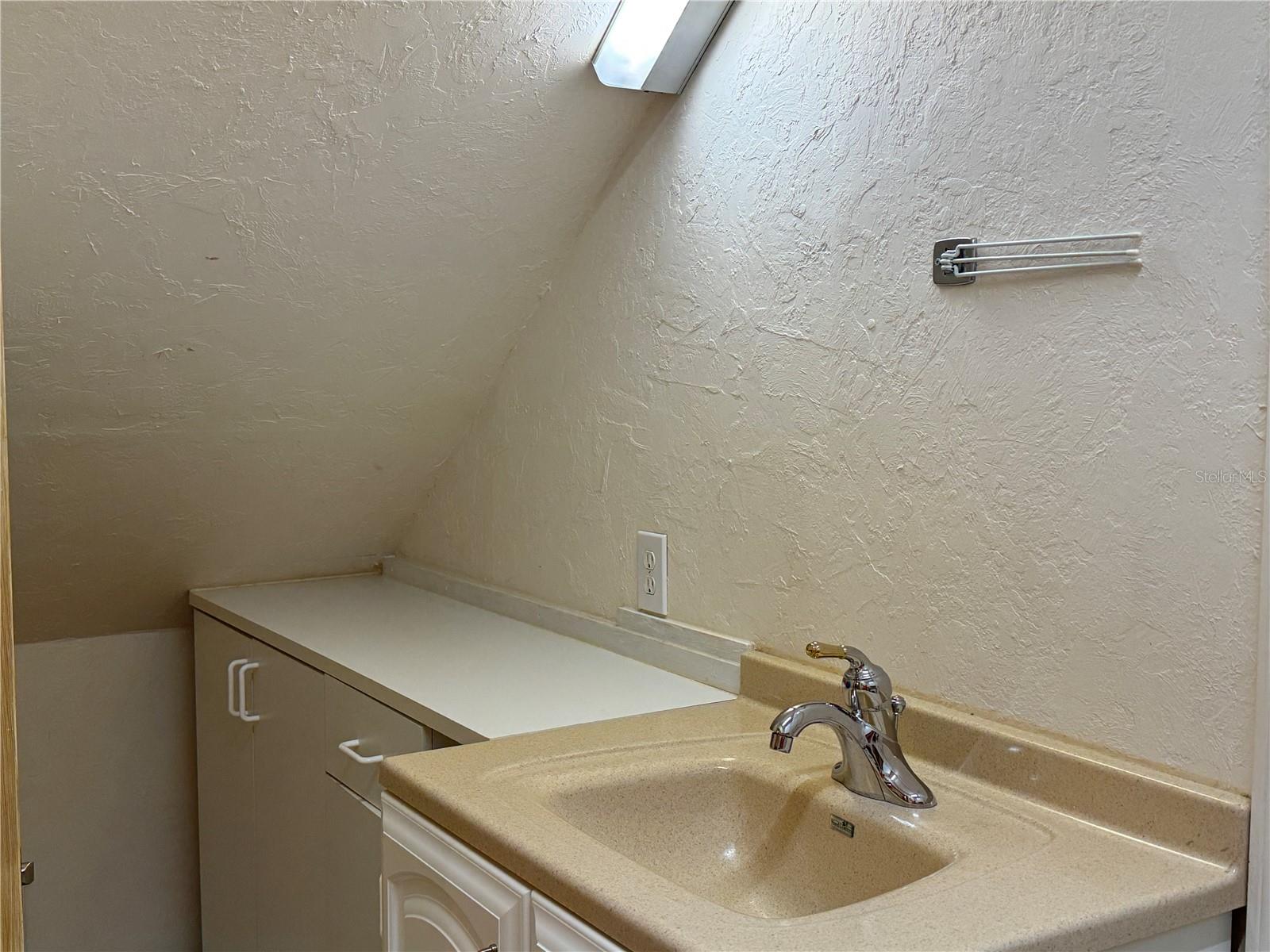 Image 17 of 79 For 7832 Kavanagh Court