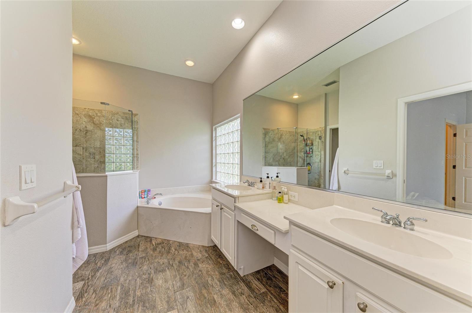 Image 17 of 34 For 7007 Bridle Path Court