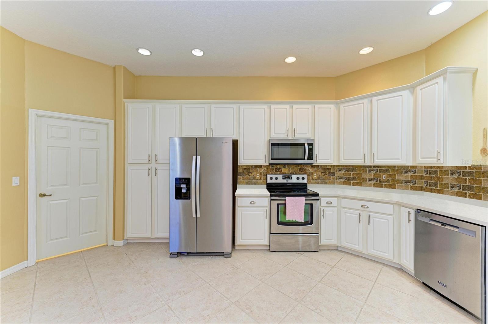 Image 7 of 34 For 7007 Bridle Path Court