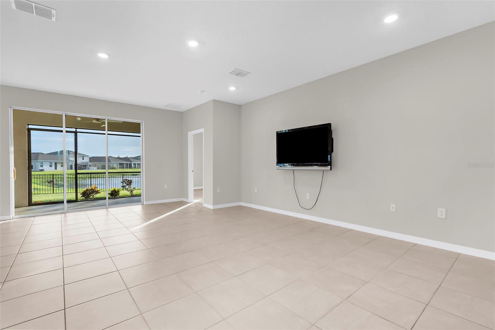Image 16 of 40 For 3934 Lively Coral Place
