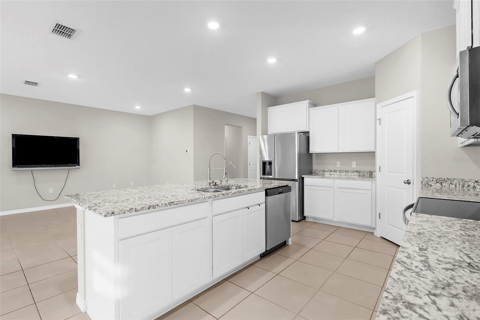 Image 21 of 40 For 3934 Lively Coral Place