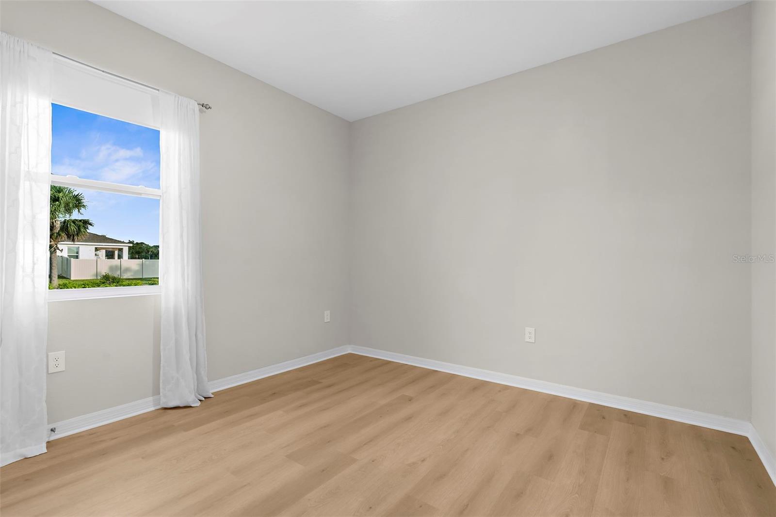 Image 8 of 40 For 3934 Lively Coral Place