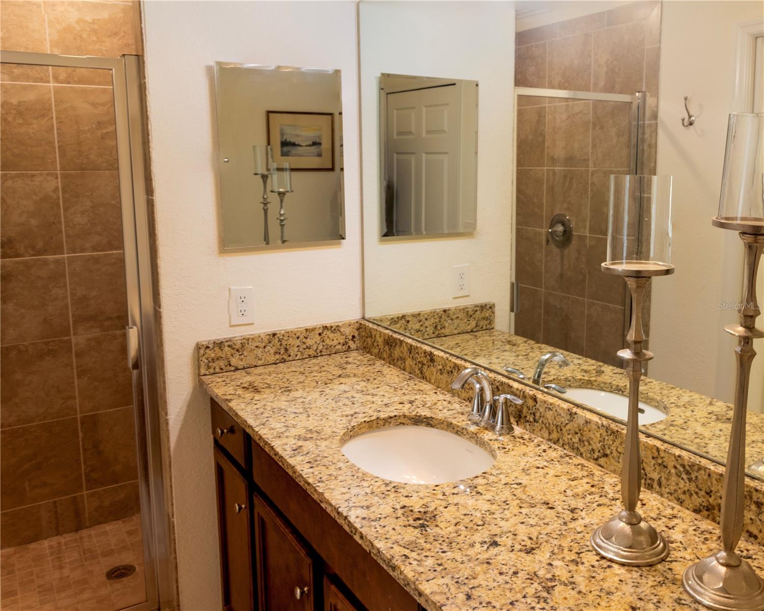 Image 15 of 88 For 17108 Vardon Terrace 204
