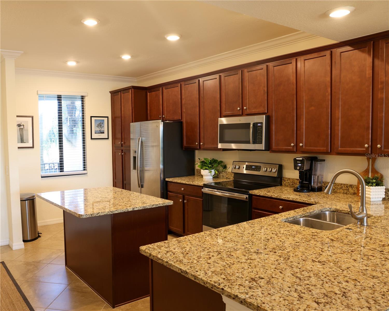 Image 3 of 88 For 17108 Vardon Terrace 204