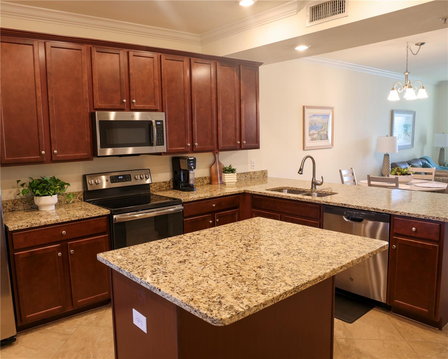 Image 4 of 88 For 17108 Vardon Terrace 204