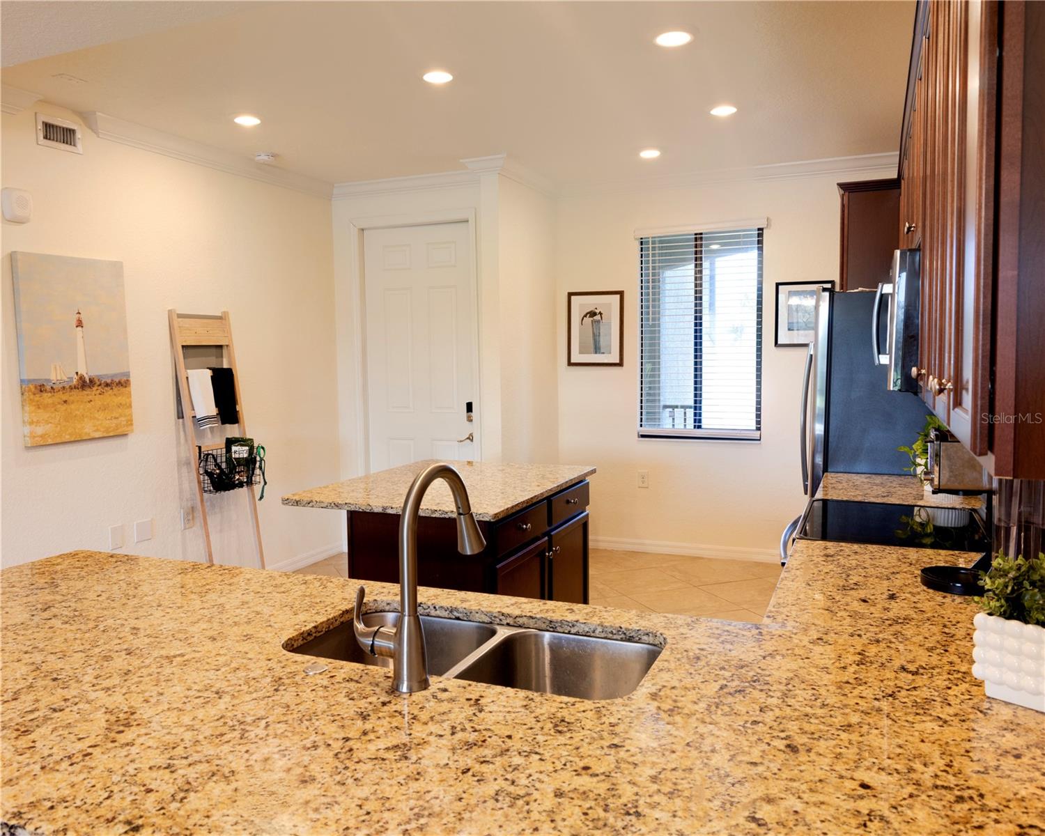 Image 5 of 88 For 17108 Vardon Terrace 204