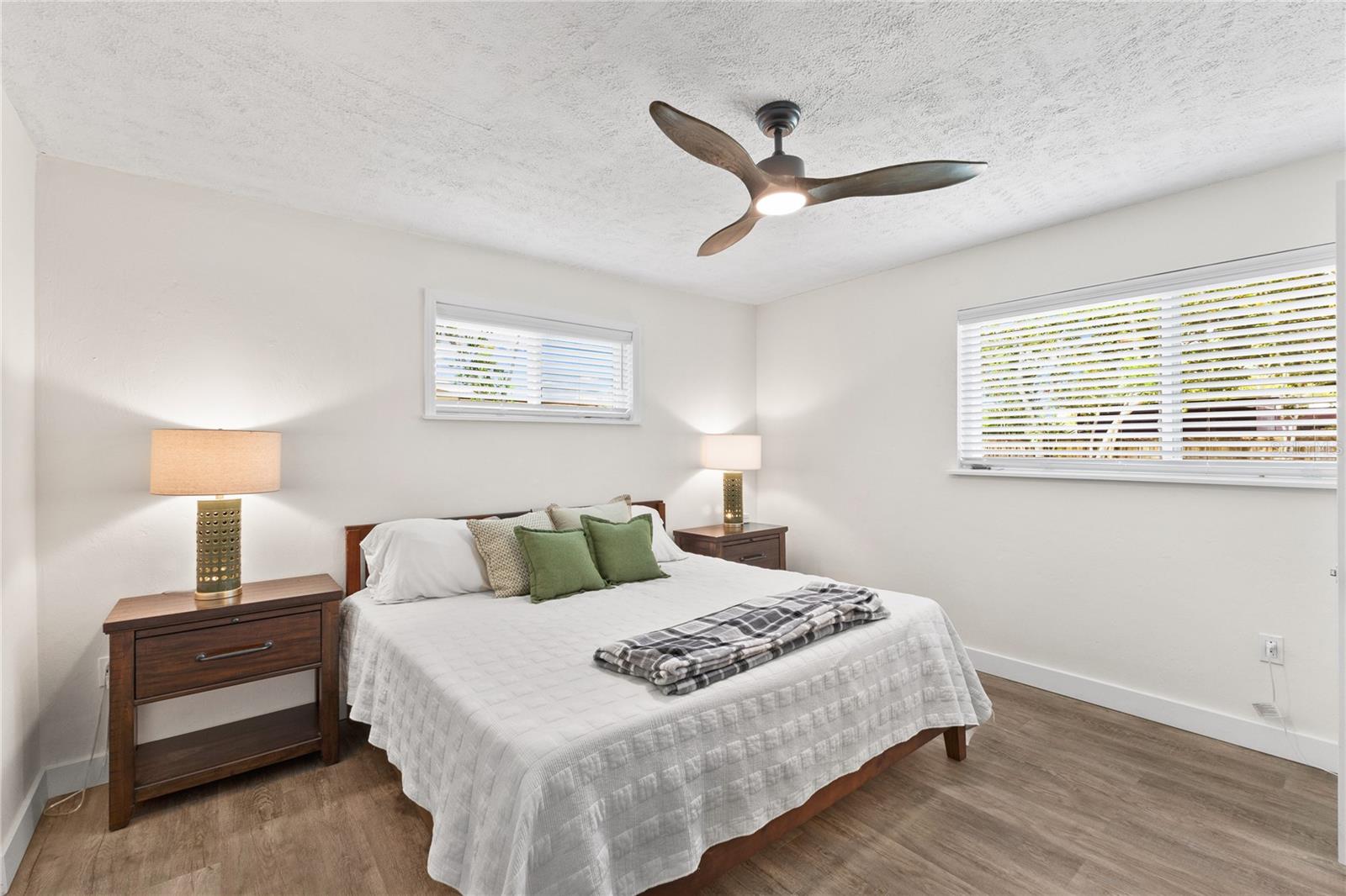 Image 18 of 34 For 163 Sunway Avenue