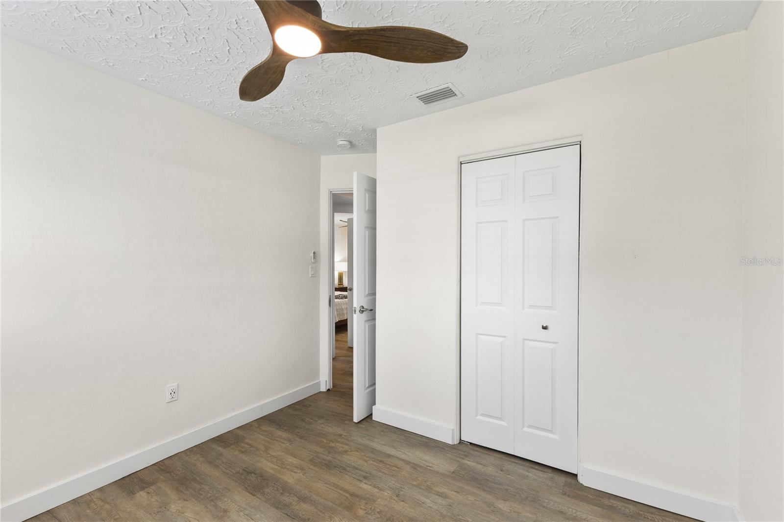 Image 22 of 34 For 163 Sunway Avenue