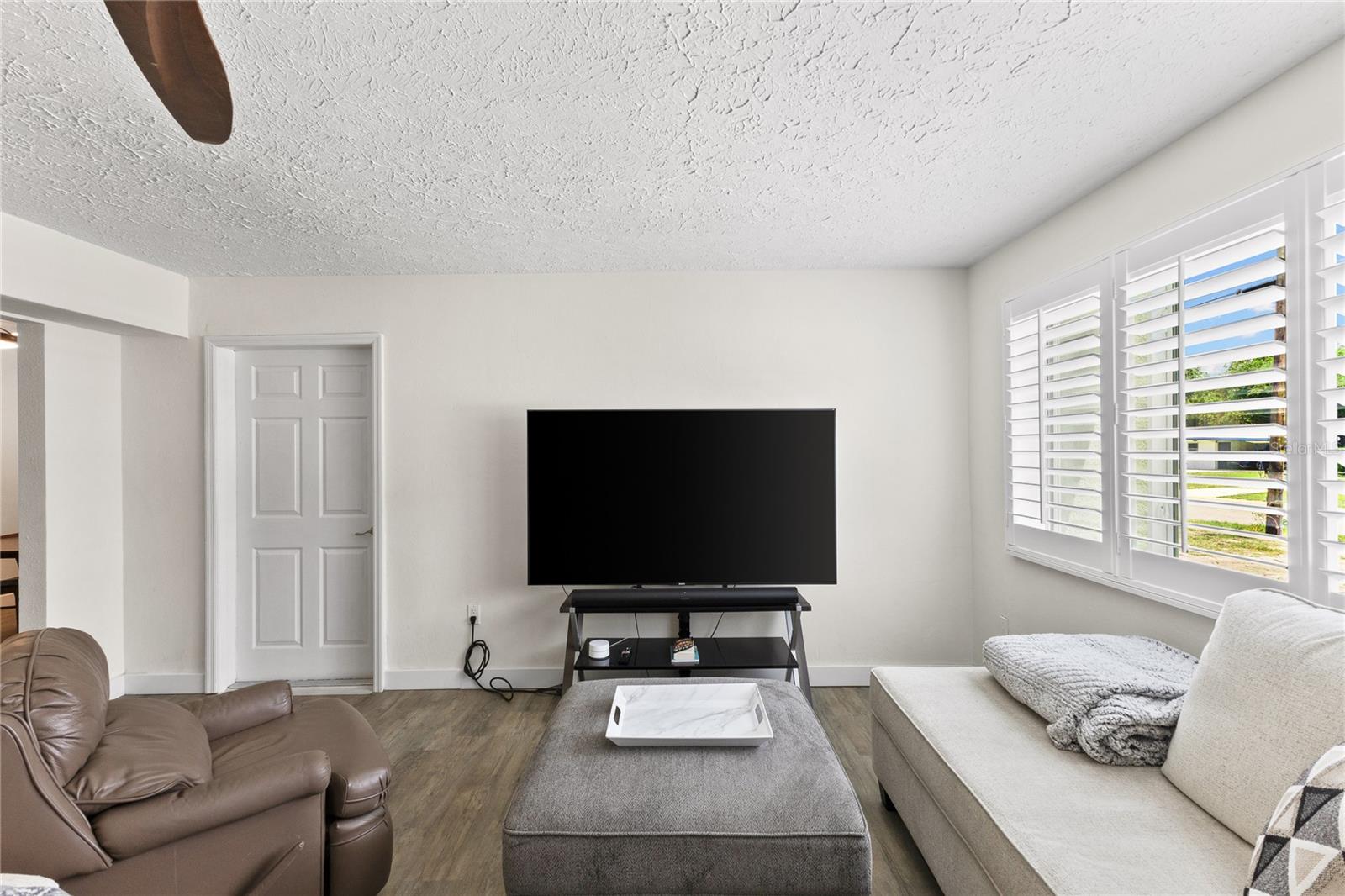 Image 7 of 34 For 163 Sunway Avenue