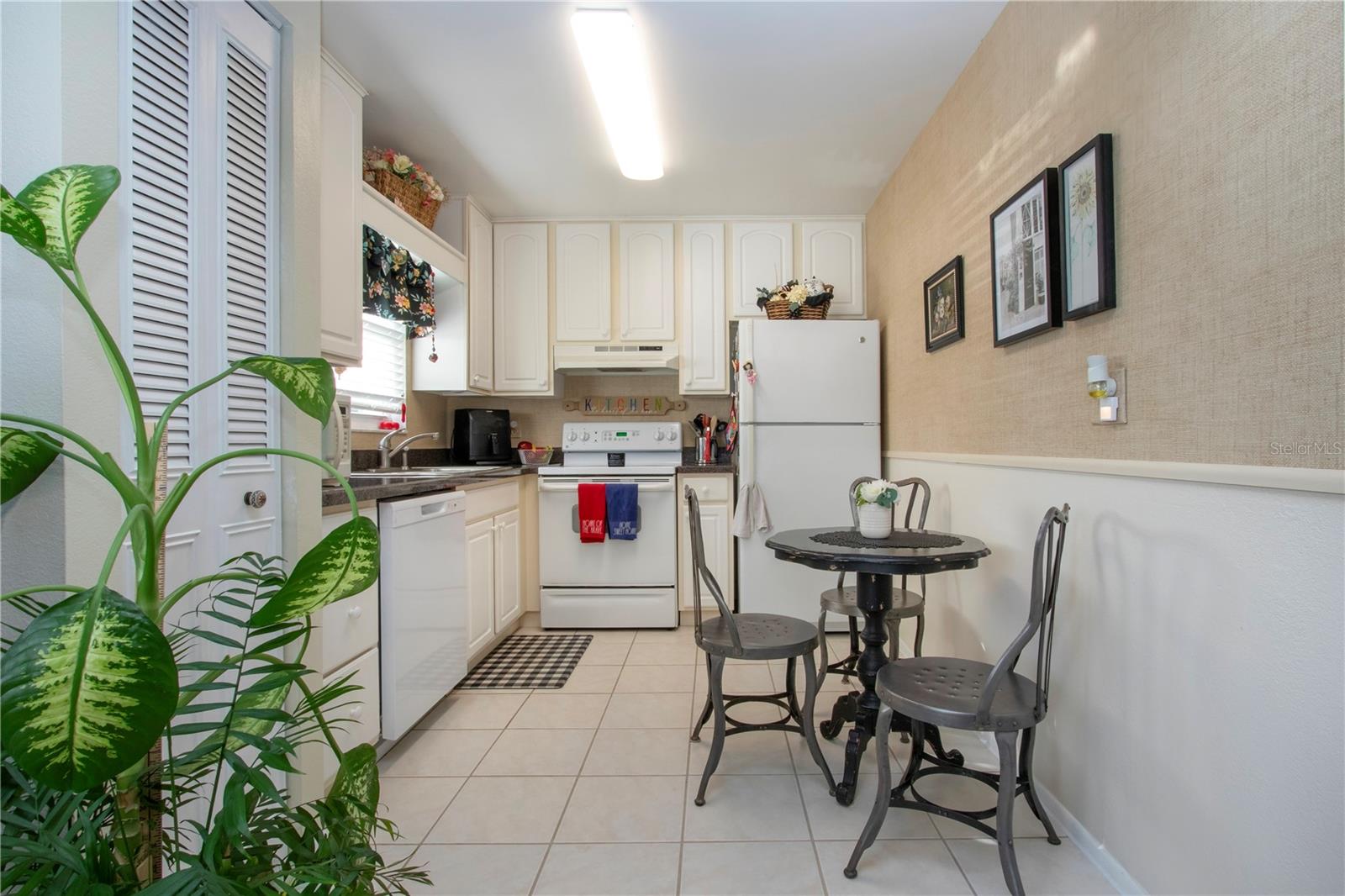Image 21 of 50 For 4210 Ironwood Circle 101j