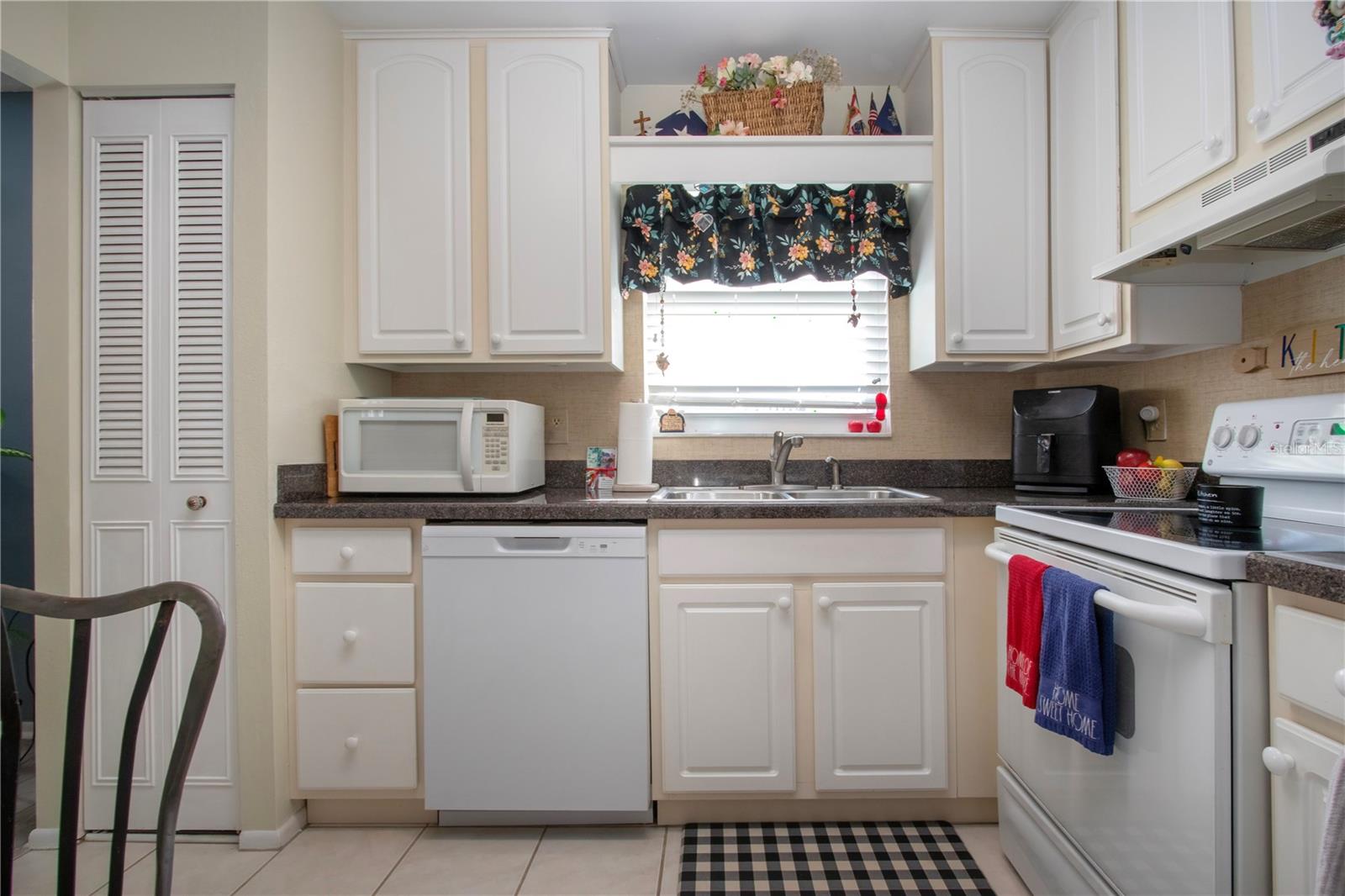 Image 24 of 50 For 4210 Ironwood Circle 101j