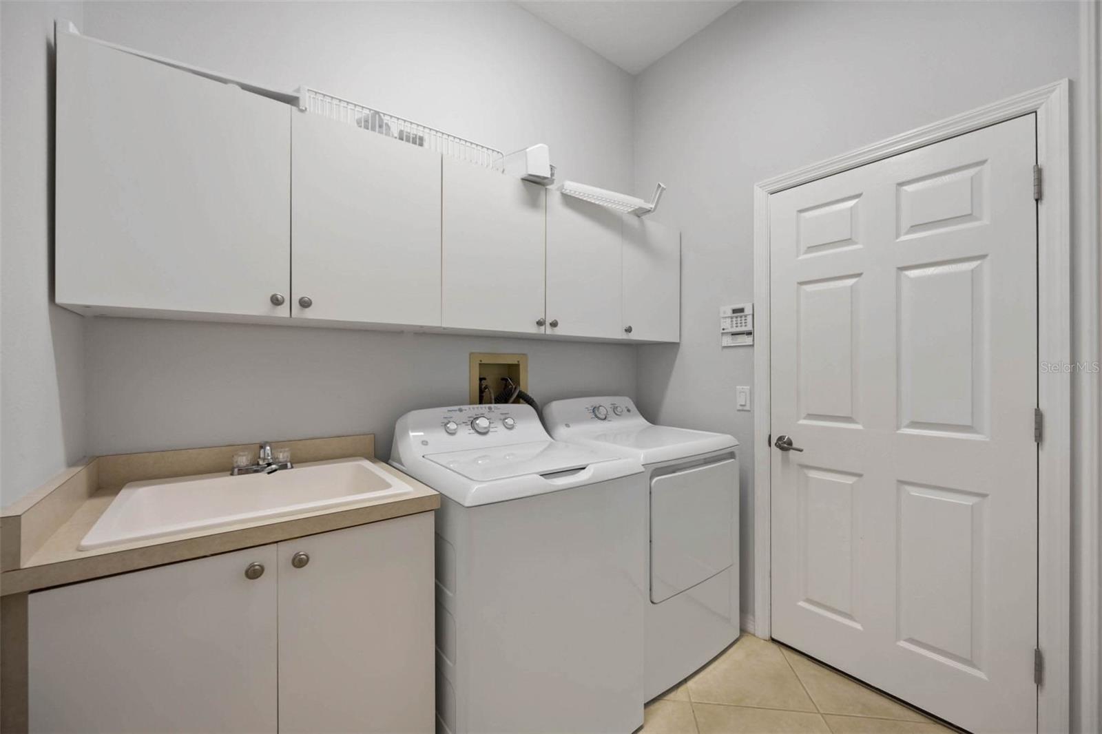 Image 35 of 77 For 8204 Waterview Boulevard