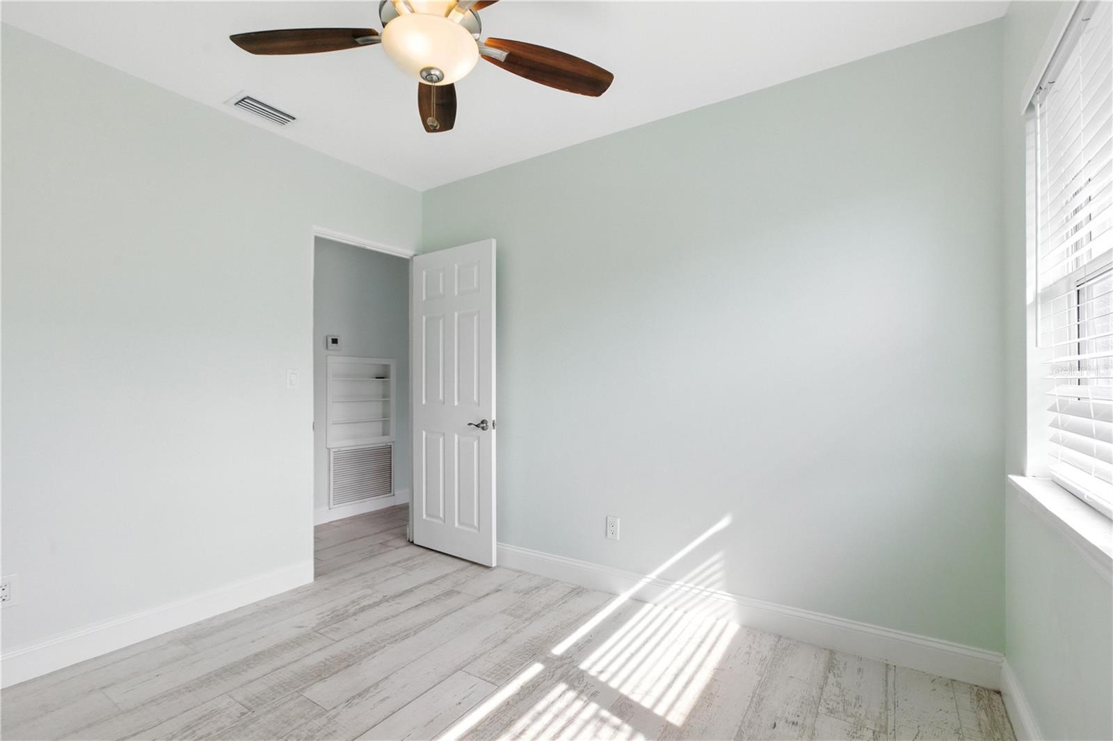 Image 13 of 26 For 2403 12th Avenue W