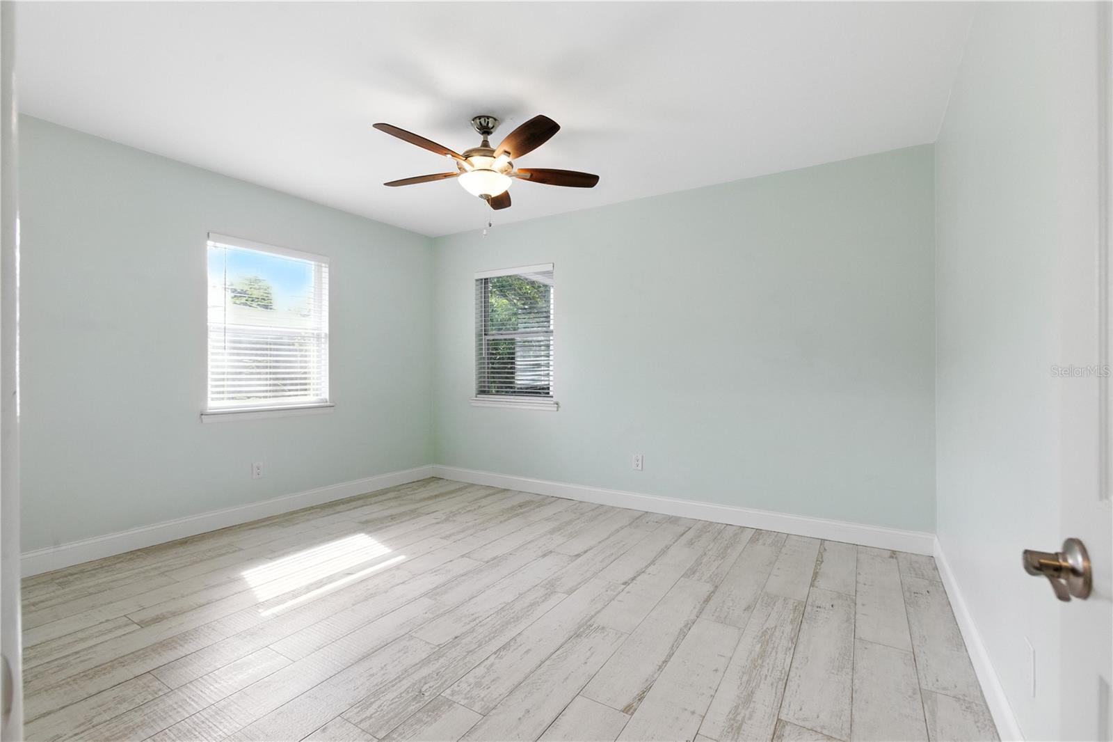 Image 16 of 26 For 2403 12th Avenue W