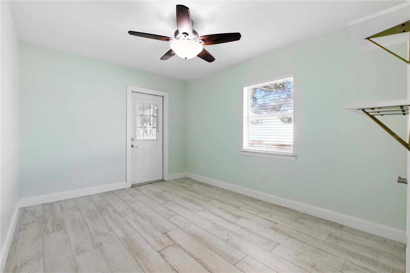 Image 19 of 26 For 2403 12th Avenue W