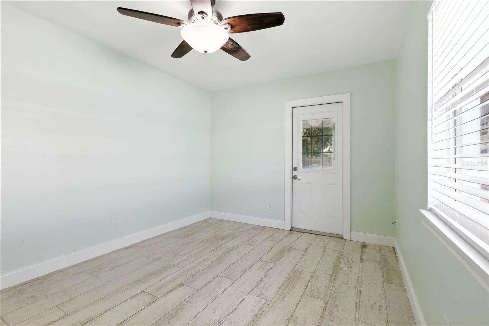 Image 21 of 26 For 2403 12th Avenue W
