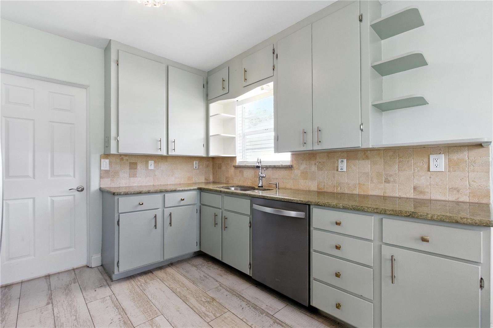 Image 7 of 26 For 2403 12th Avenue W