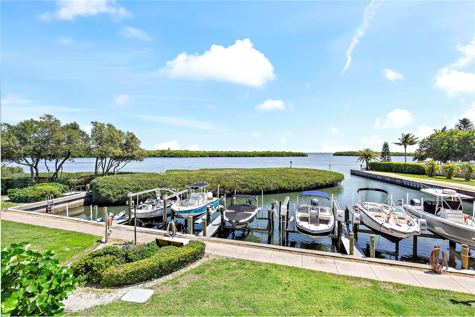 Image 45 of 58 For 4760 Gulf Of Mexico Dr. Villa 7