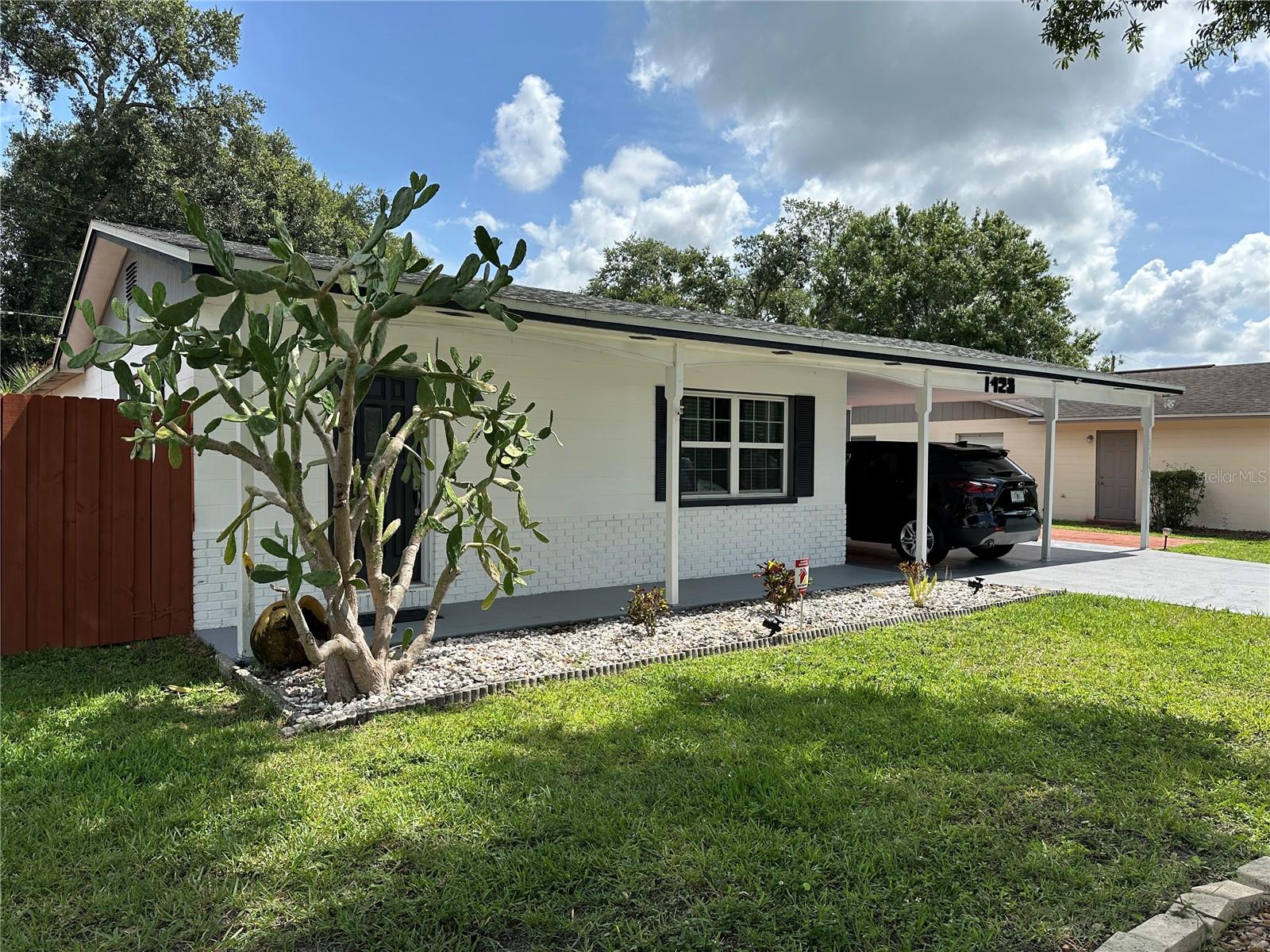 Image 2 of 18 For 1428 Glendale Street