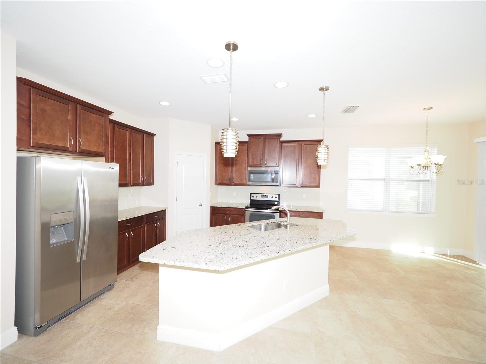 Image 2 of 16 For 995 Molly Circle