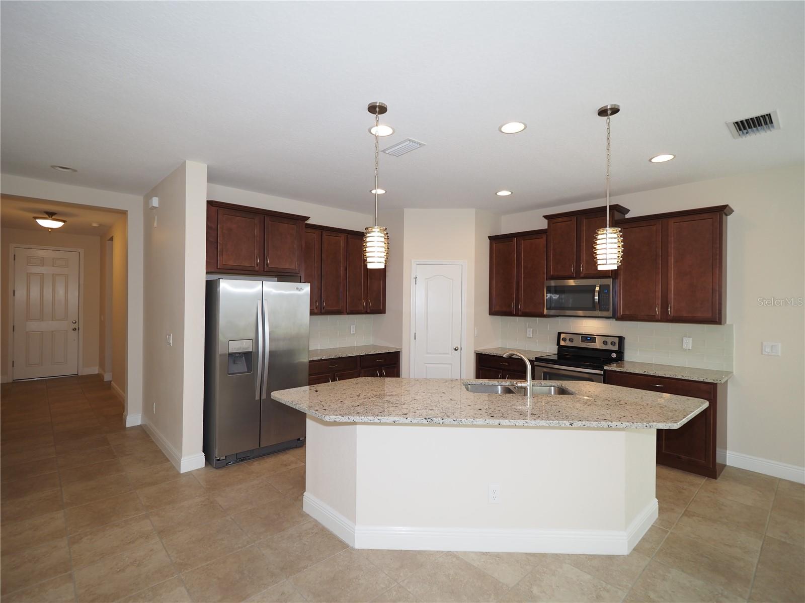Image 4 of 16 For 995 Molly Circle