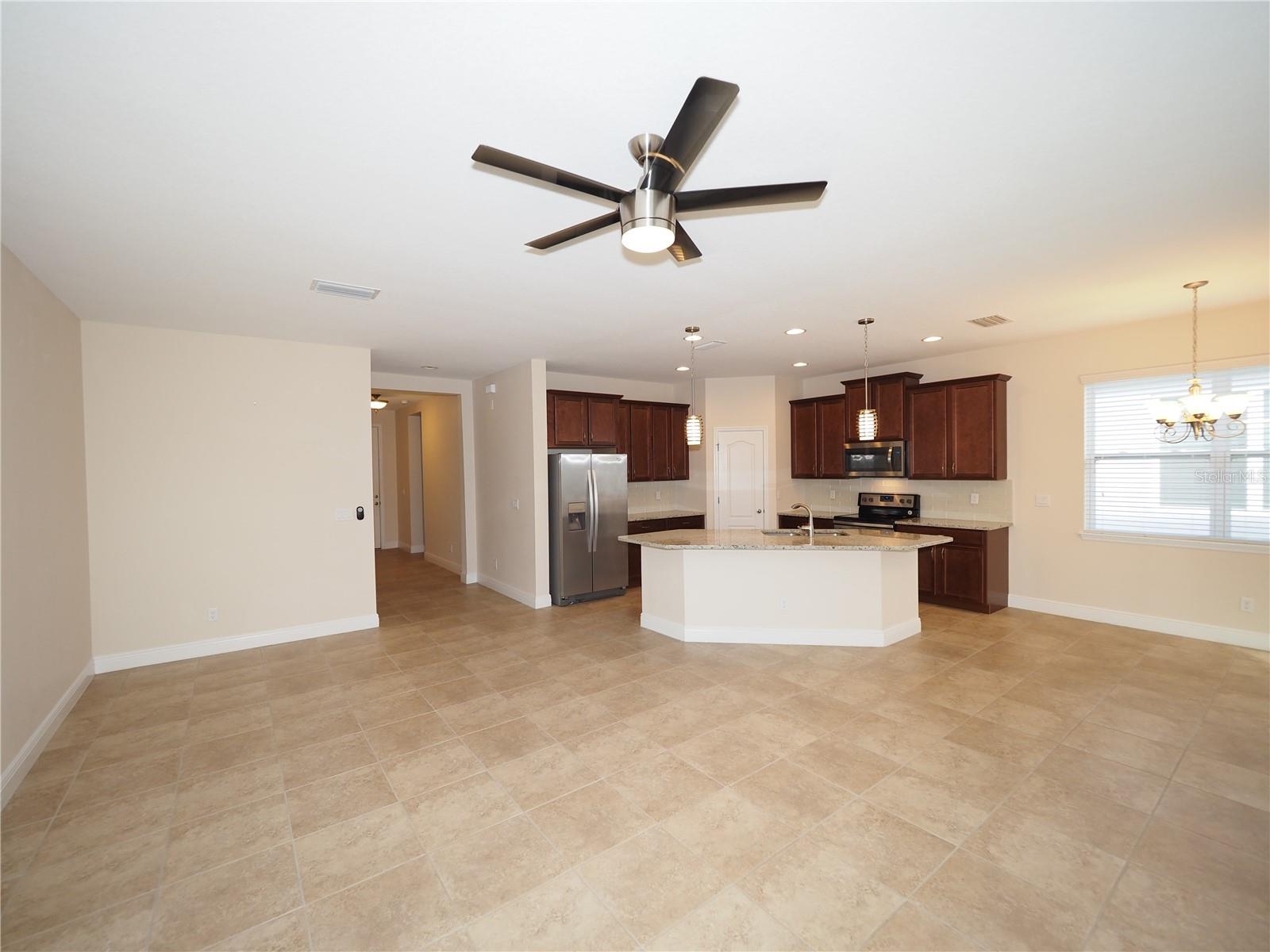 Image 8 of 16 For 995 Molly Circle
