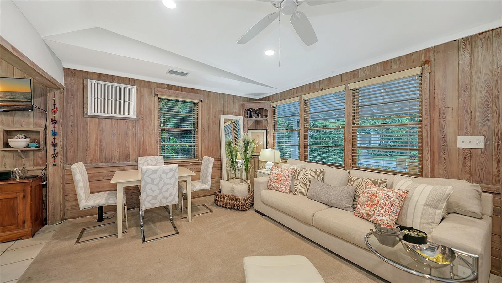 Image 12 of 67 For 1702 Hillview Street