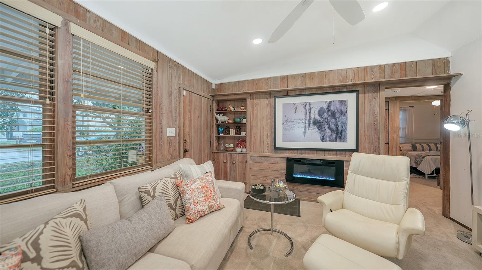 Image 15 of 67 For 1702 Hillview Street