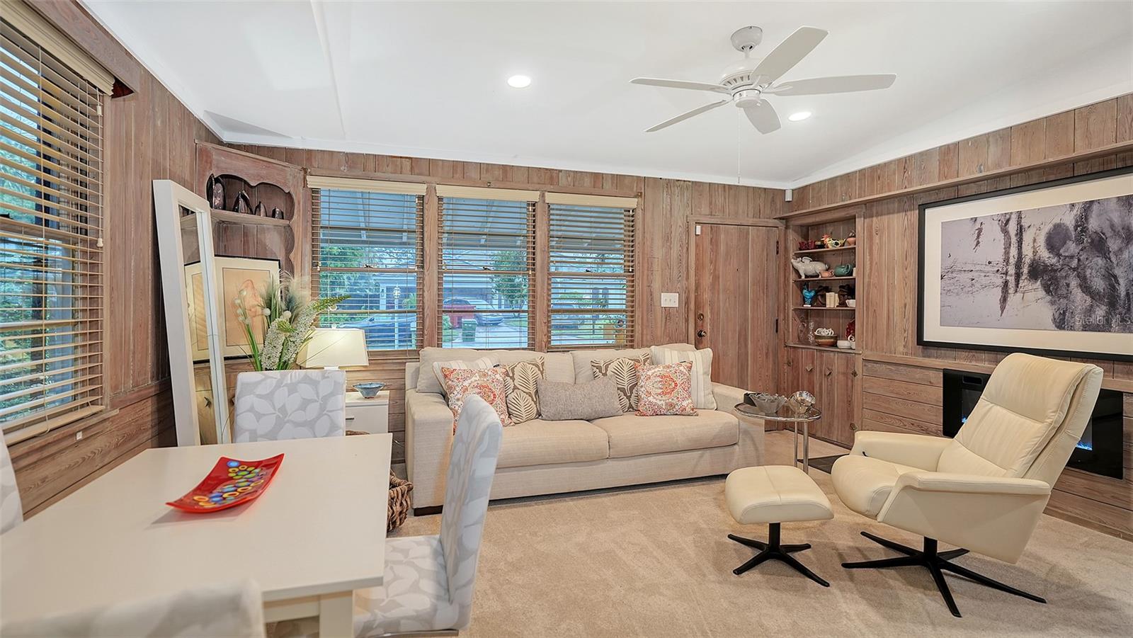 Image 17 of 67 For 1702 Hillview Street
