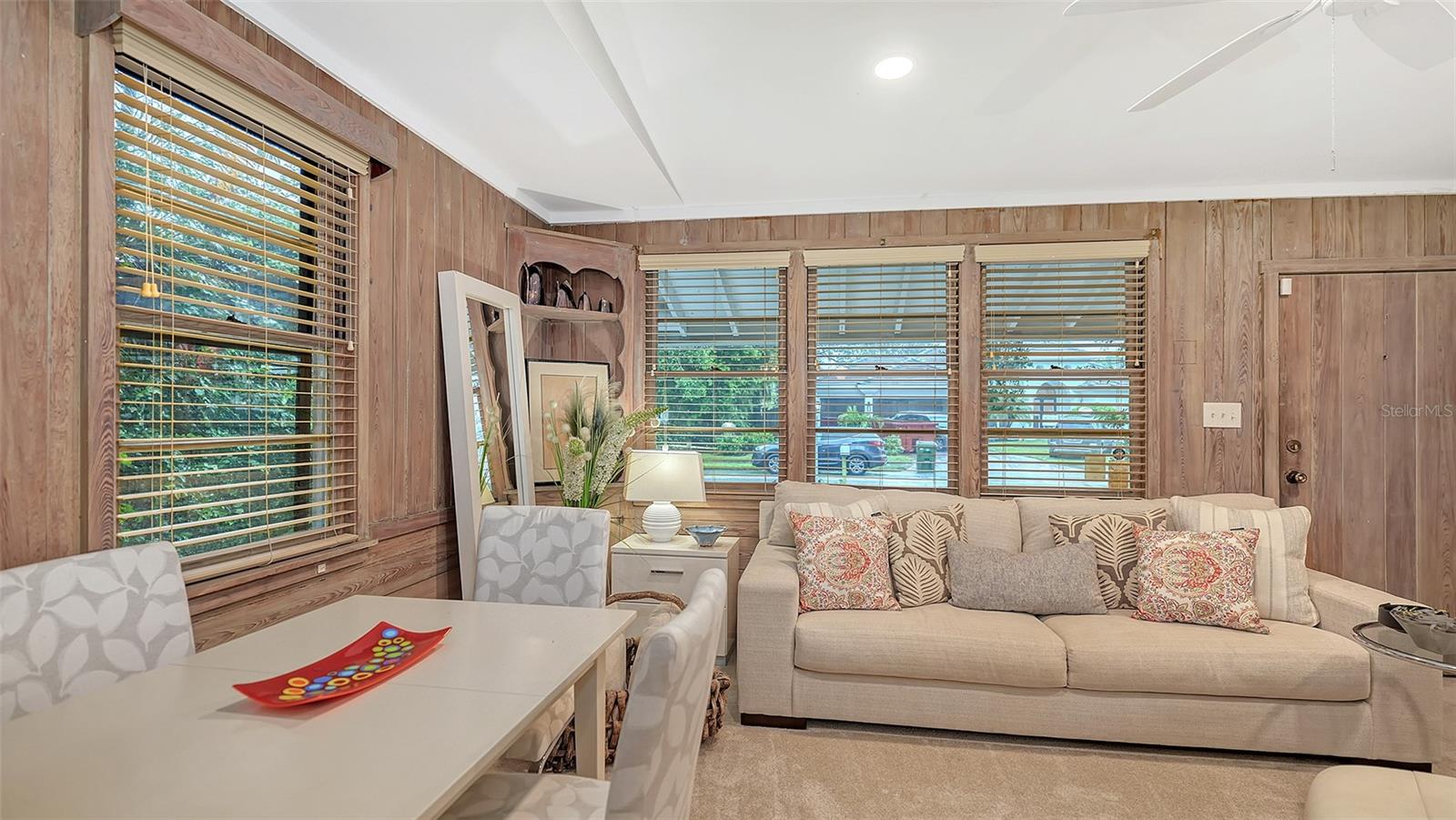 Image 18 of 67 For 1702 Hillview Street