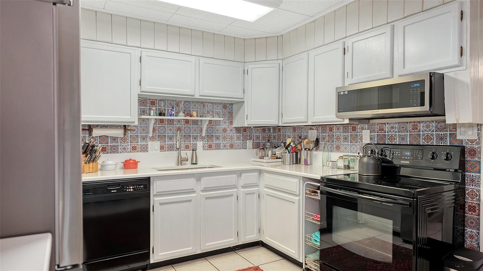 Image 21 of 67 For 1702 Hillview Street